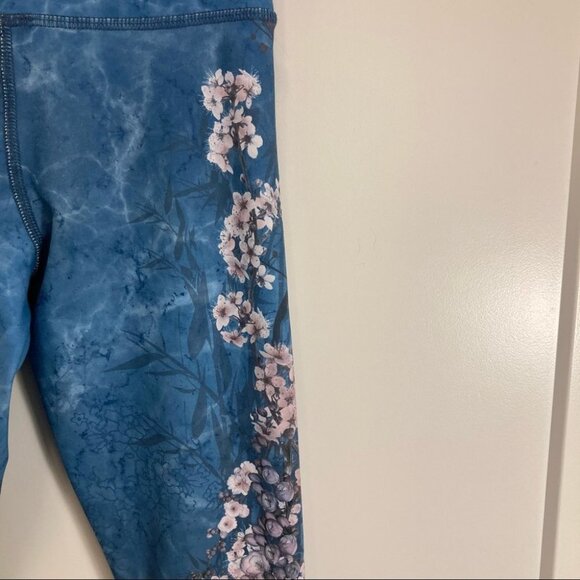 EVOLUTION and CREATION Sz XS Leggings  w/ Flowers & Skulls - Picture 8 of 10